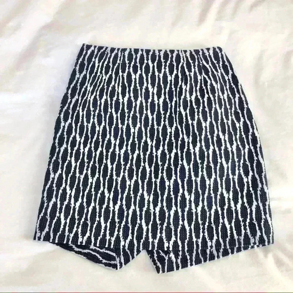 Loft Skirt - Picture 4 of 6